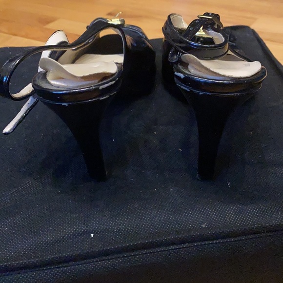 Black Slingback heel with oversized buckle - Picture 2 of 6
